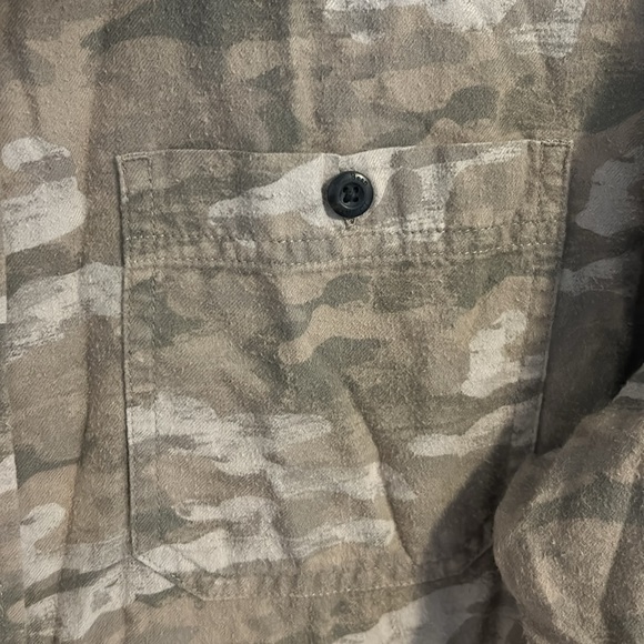 L.L. Bean Camouflaged Long Sleeve Button up Shirt Size XL. 100% Warm Cotton - Picture 2 of 11